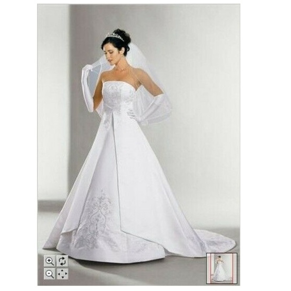 Stunning Wedding Dress - Picture 1 of 8